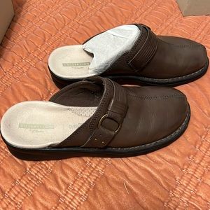 Clark’s cushion clogs, women’s size 6.5 taupe